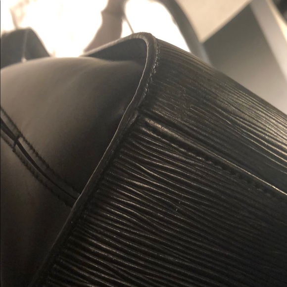 Epi-leather Louis Vuitton briefcase - Picture 8 of 9